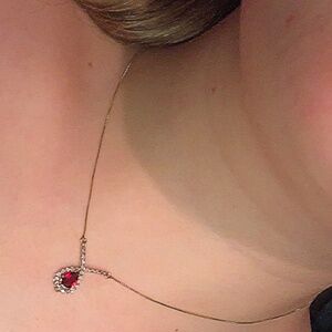 NEW STUNNING 10k Gold Necklace w/ Garnet Centre